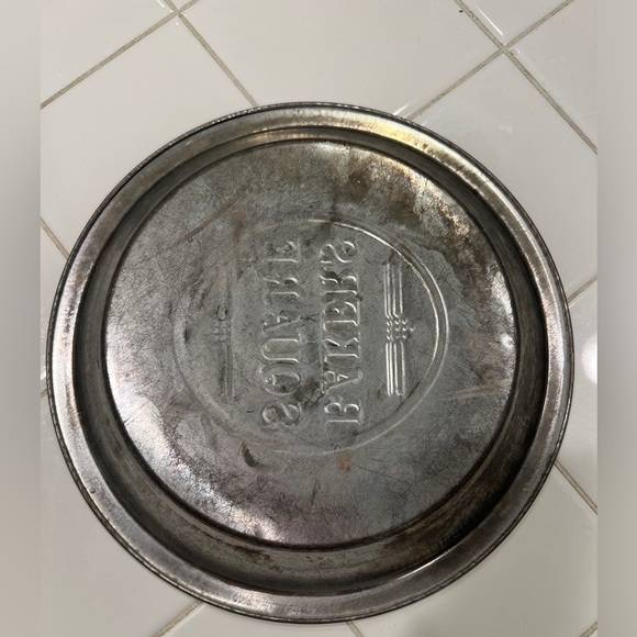 Bakers Square Rare Pie Tin - Picture 2 of 2